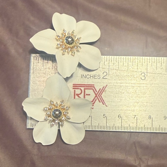 Lilly Pulitzer Oversized White/Gold/CZ Orchid Pierced Earrings - Picture 6 of 8